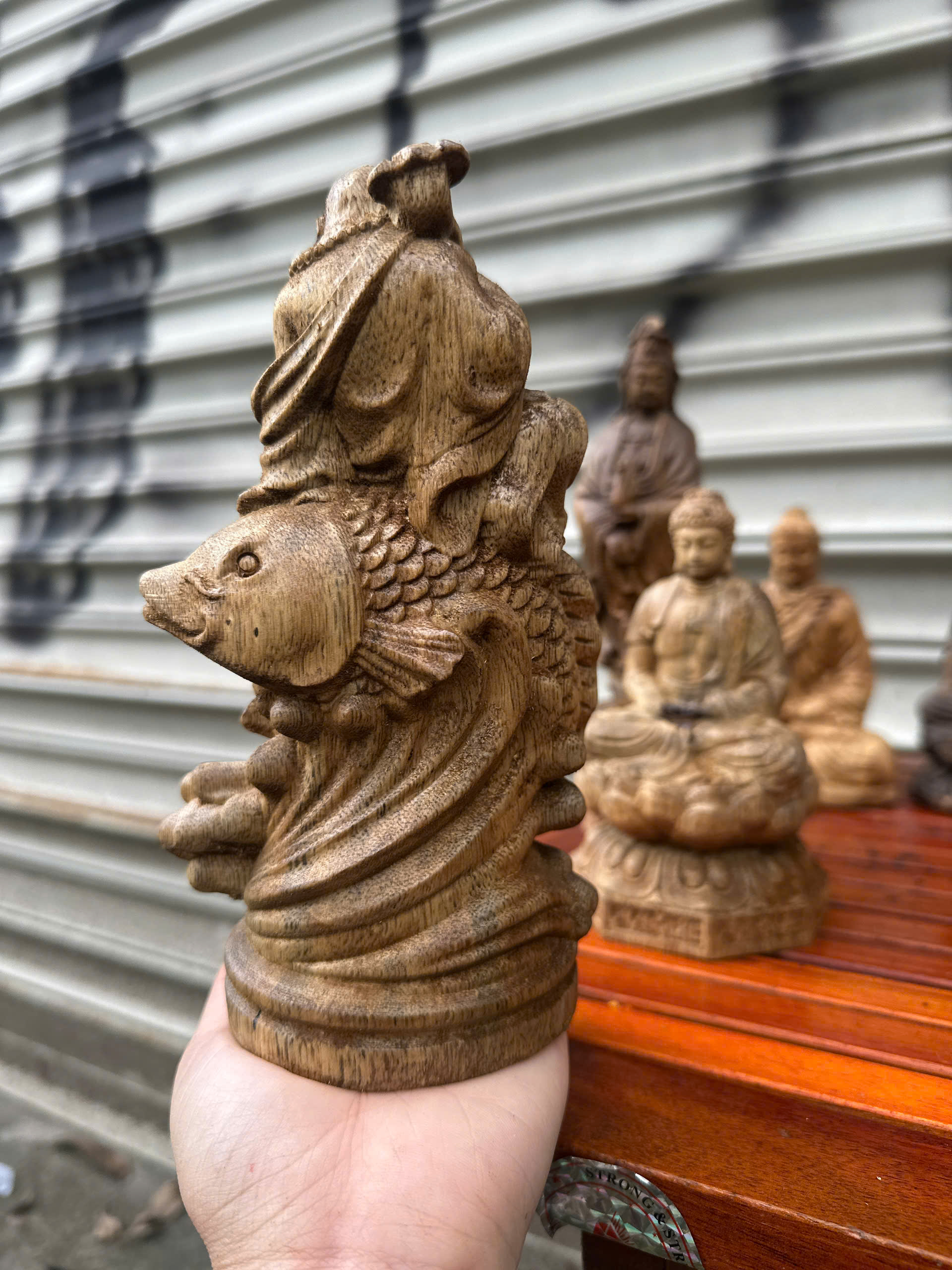 Tượng Phật Di lặc cưỡi cá chép trầm Hương