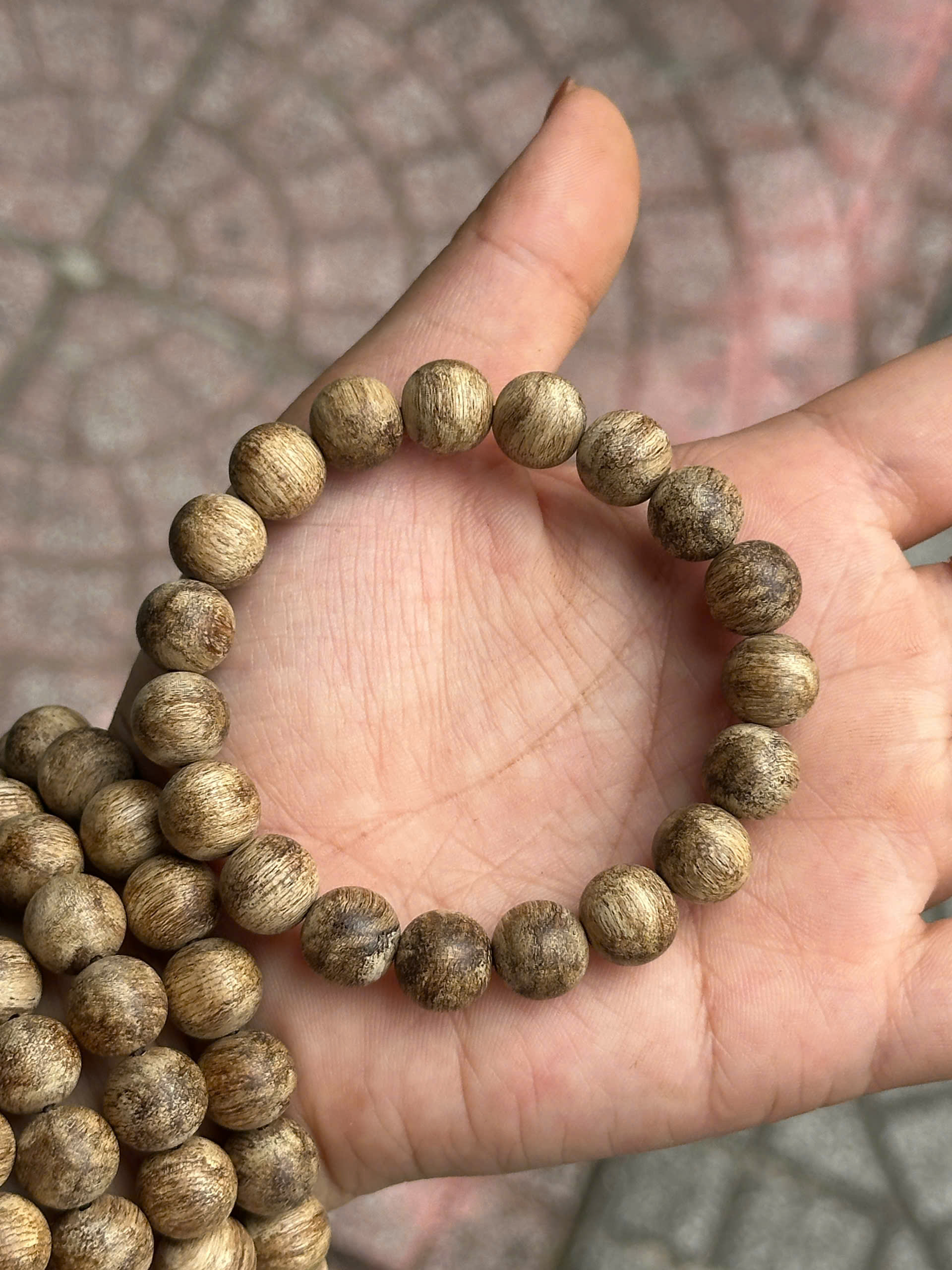 Vòng tròn gỗ đỏ bầu trầm hương 10mm