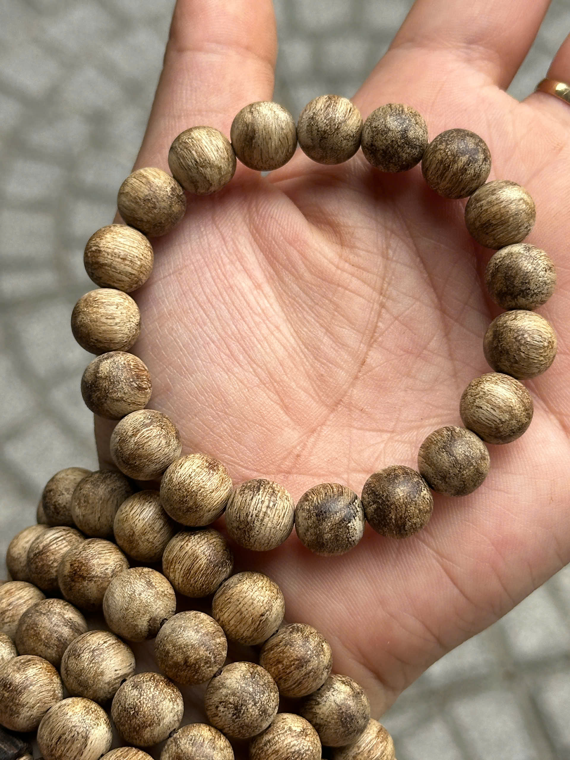 Vòng tròn gỗ đỏ bầu trầm hương 10mm