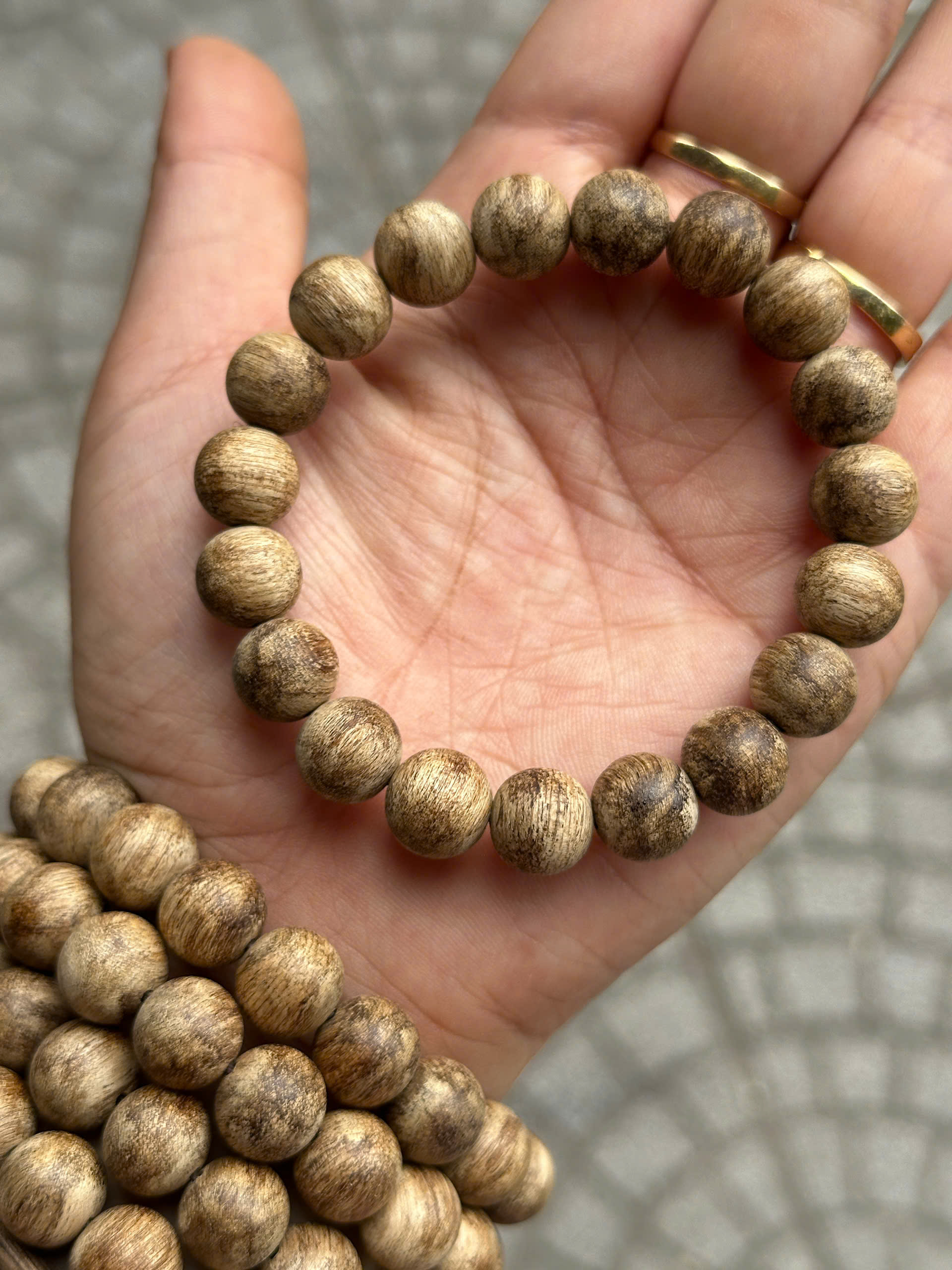 Vòng tròn gỗ đỏ bầu trầm hương 10mm