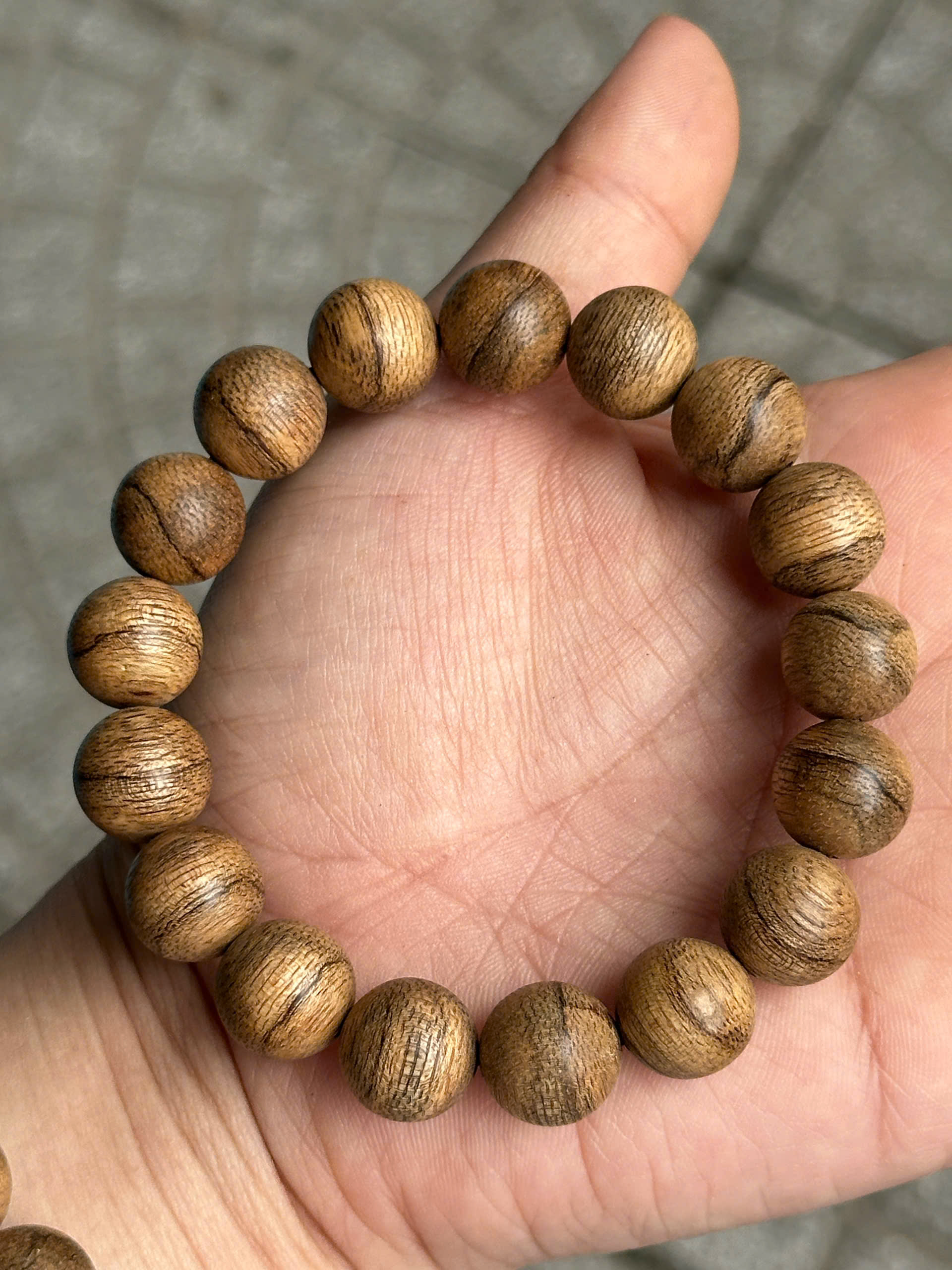 Vòng tròn gỗ đỏ bầu trầm hương 10mm